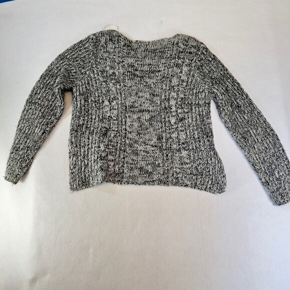 Forever 21 Cable Knit Sweater Woman's S 100% Acrylic Grey & Black w/ Jewel Neck - Picture 11 of 13
